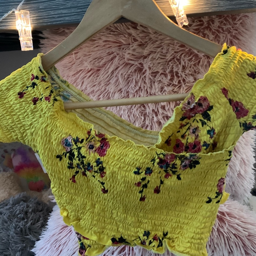 Floral polyester crop top size s